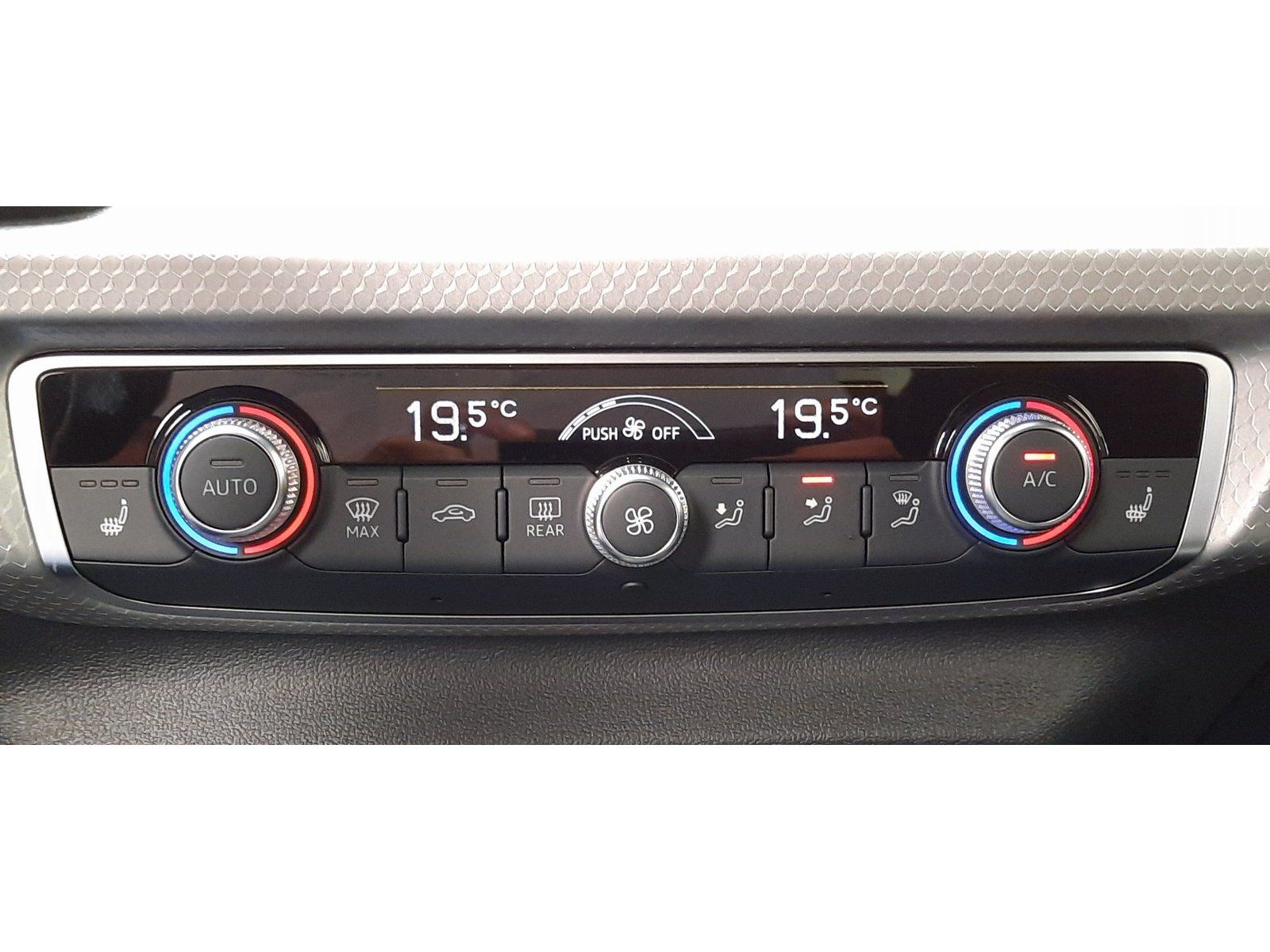 Fahrzeugabbildung Audi A1 Sportback 30 TFSI S-line *Cam*LED*PDC*Navi*