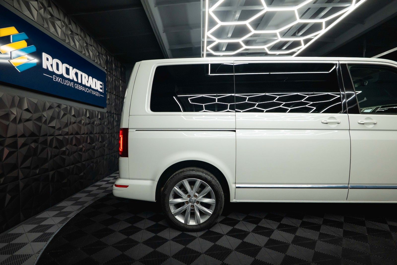 Fahrzeugabbildung Volkswagen T6 Multivan Generation Six *LED*Memory*ACC*