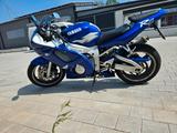 Yamaha YZF R6 blau-weiß - YAMAHA 1999 YZF R6