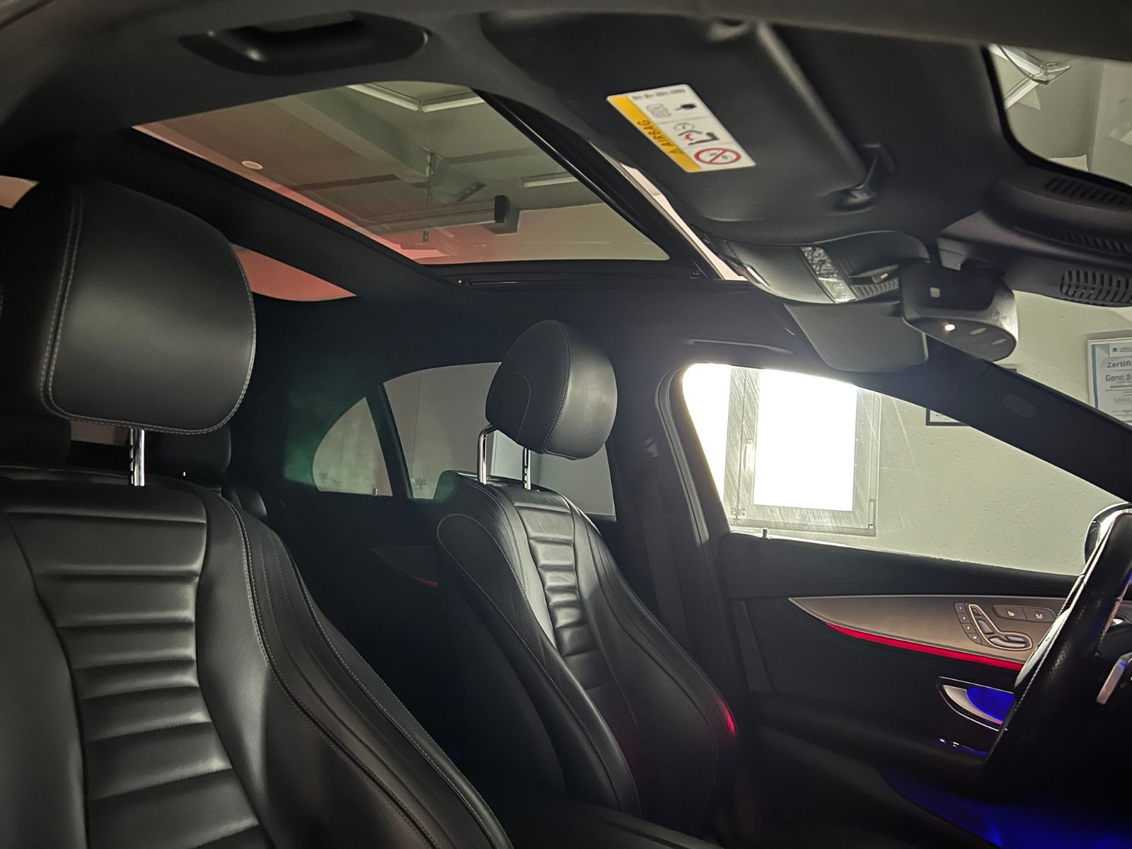 Fahrzeugabbildung Mercedes-Benz E350d AMG-LINE/PANO/BURMESTER/WIDESCREEN/AMBIENT