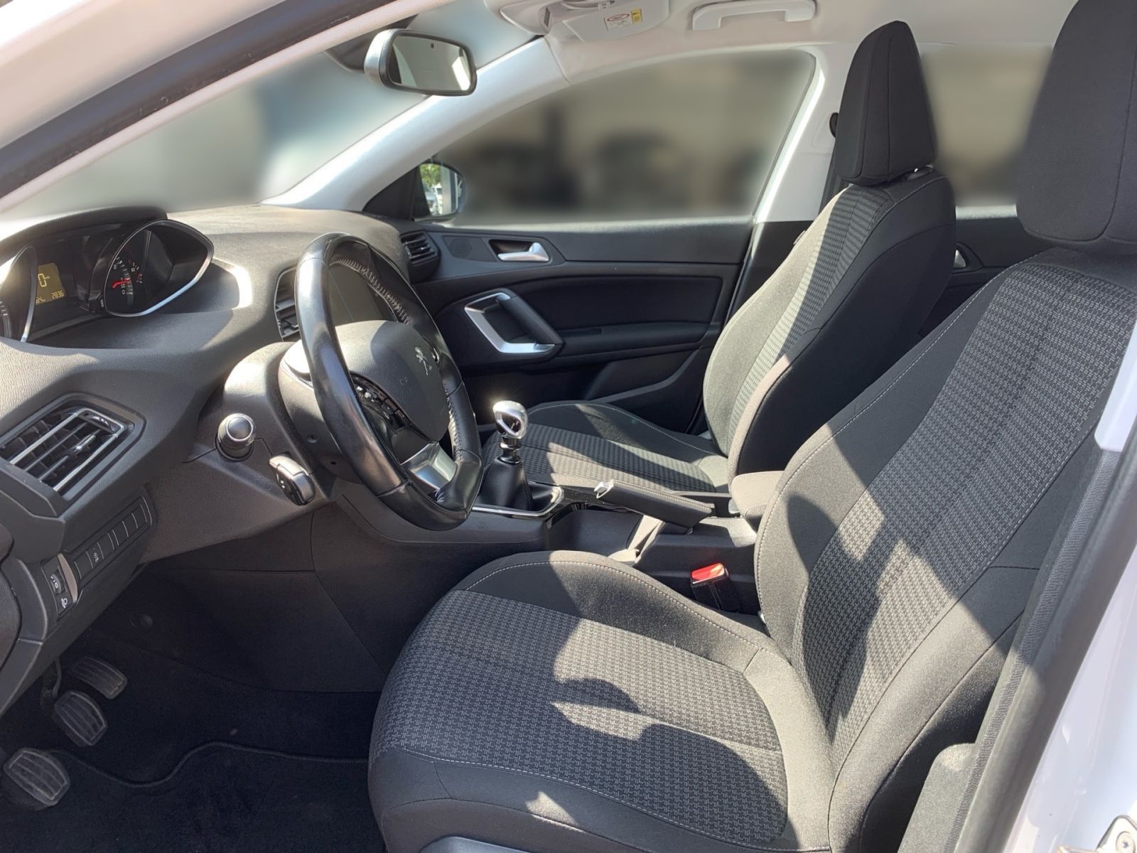 Fahrzeugabbildung Peugeot 308 1.2 e-THP/PureTech Active Kamera