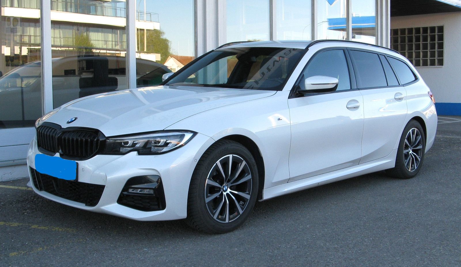 BMW 320  Touring 320 d M-Sport*Hybrid*Kamera*Navi* foto 2