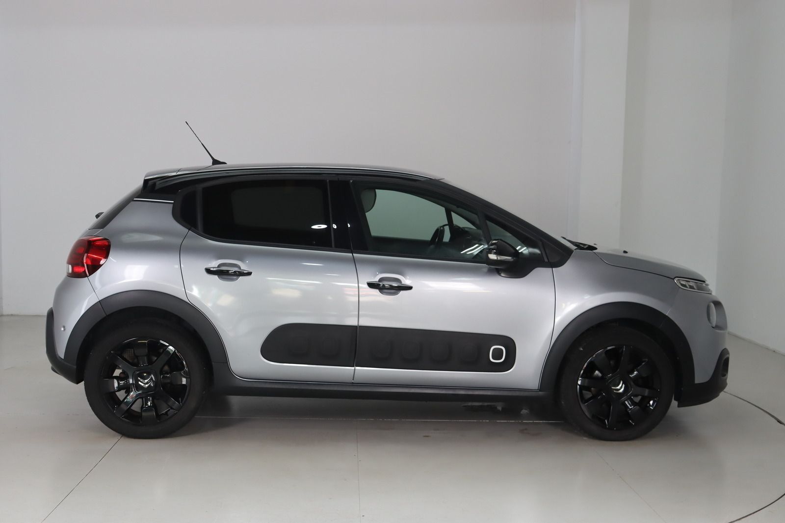 Fahrzeugabbildung Citroën C3 * LED * Navi * Keyless * 8-fach