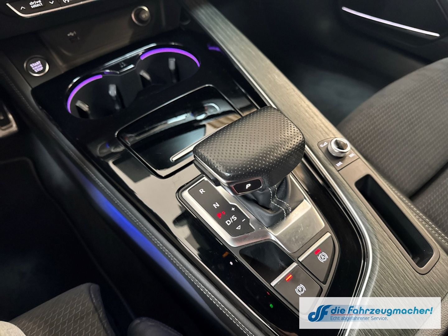 Fahrzeugabbildung Audi A4 Avant 35 TDI S line Navi Leder *EXPORT