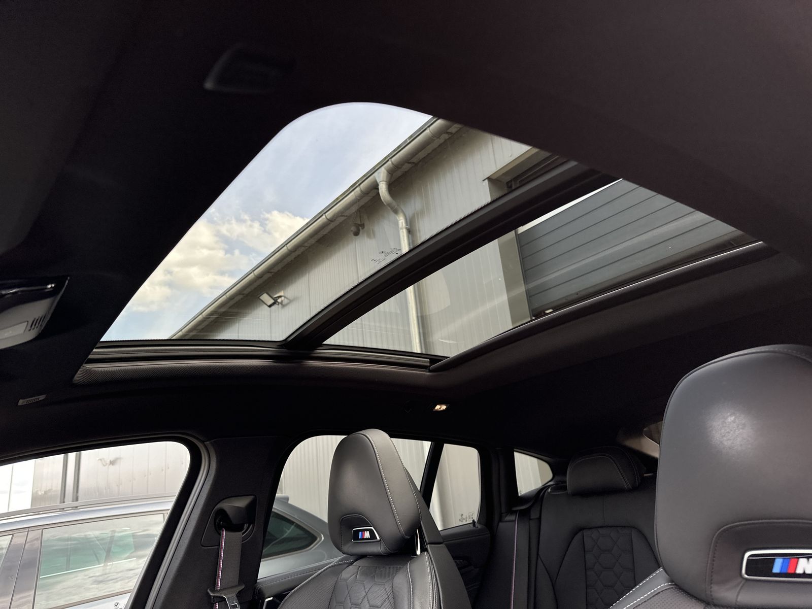 Fahrzeugabbildung BMW X4 M Competition NAV+LED+HEADUP+PANO+360°+21ZOLL