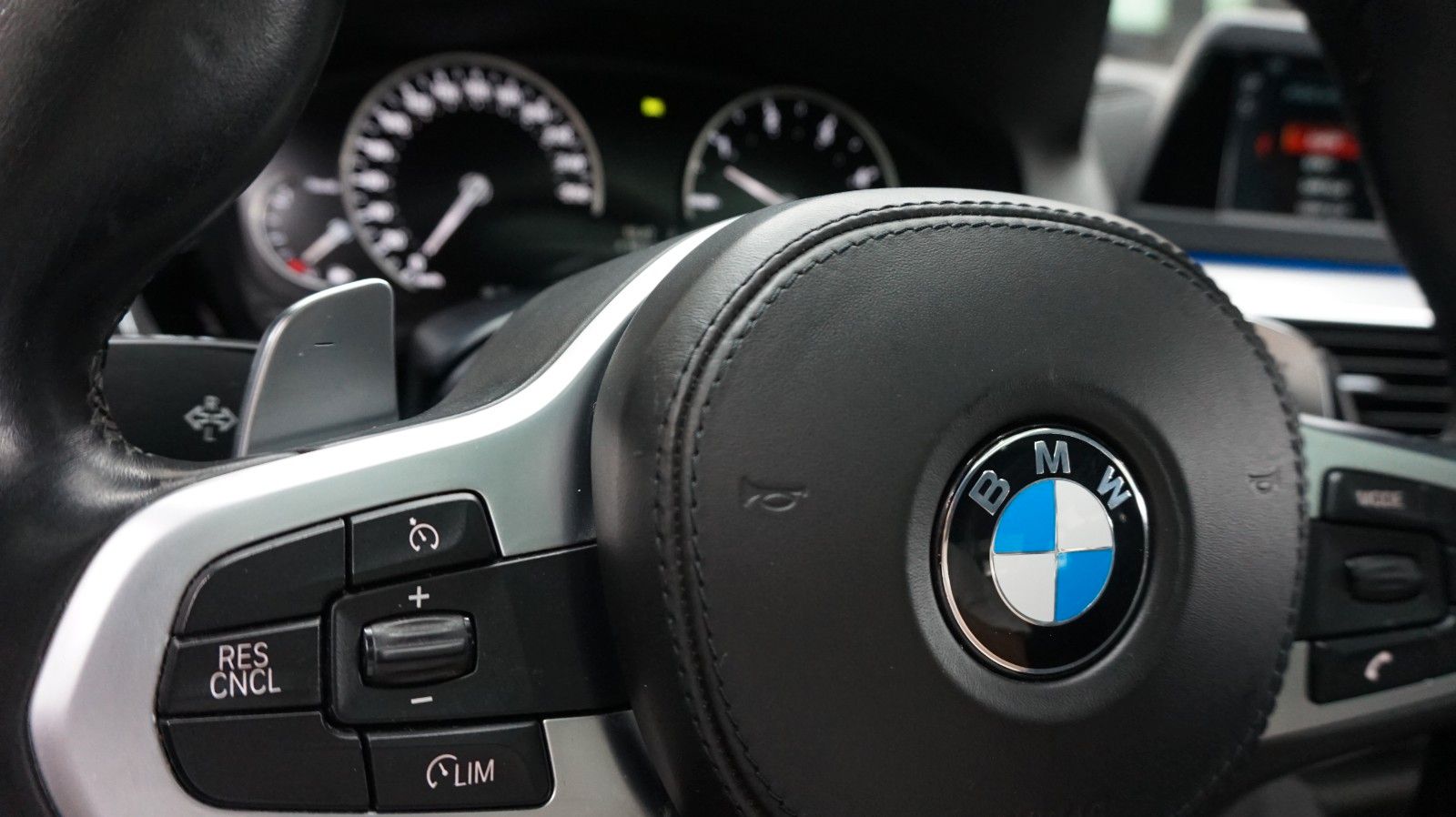 Fahrzeugabbildung BMW 5 Limousine 530 d M Sport Scheckheft gepflegt