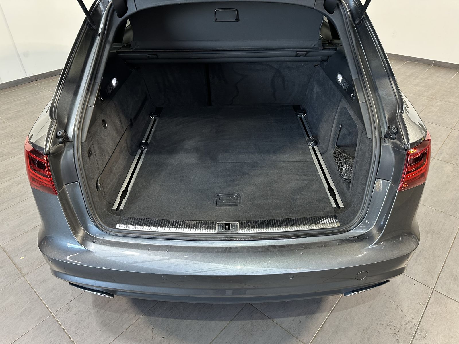 Fahrzeugabbildung Audi A6 Avant 3.0 TDI S-Line LUFTFEDERUNG+PANO+BOSE