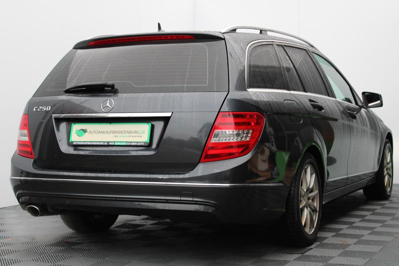 Mercedes-Benz C250 2013 — photo 12