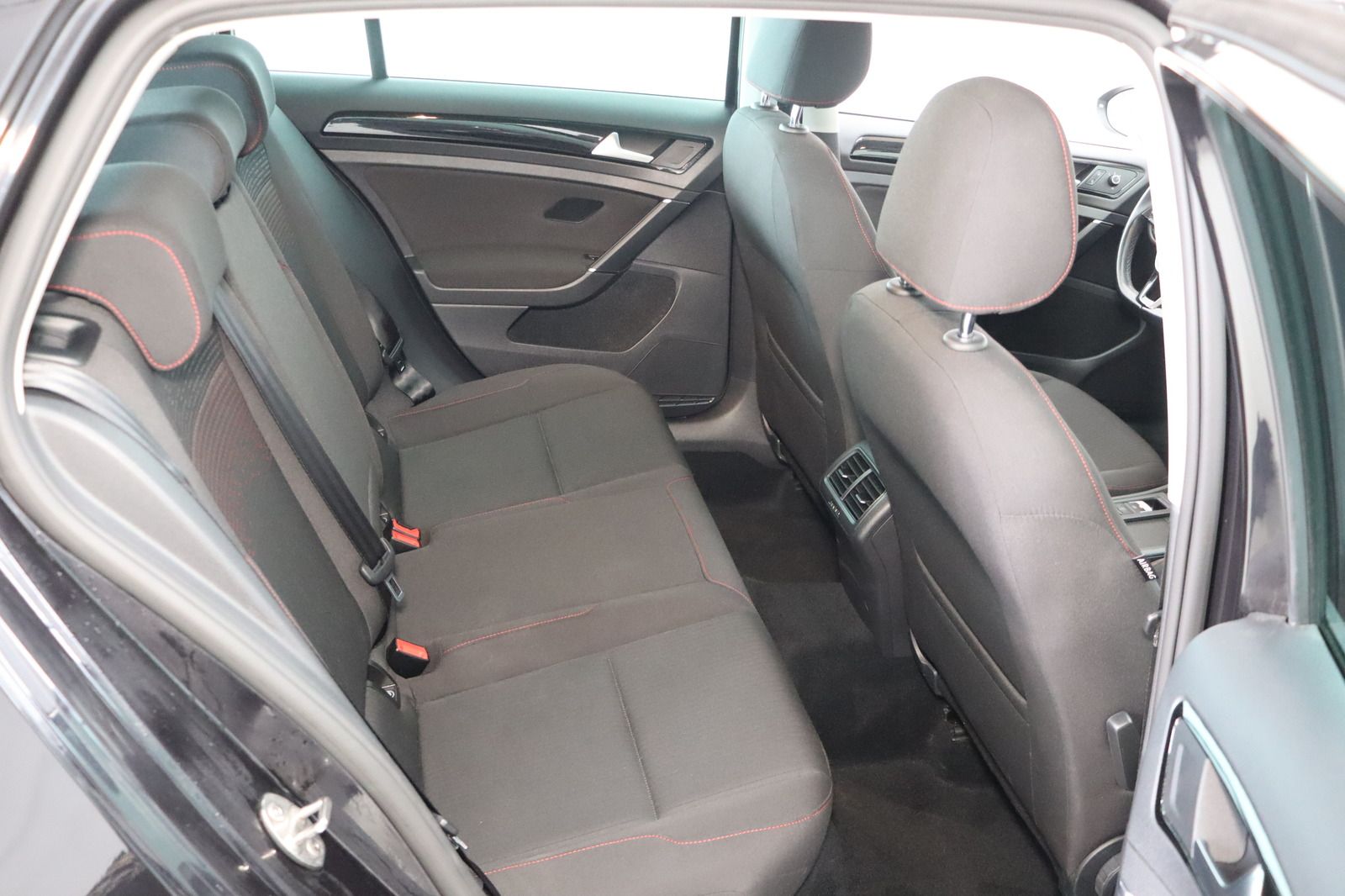 Fahrzeugabbildung Volkswagen Golf VII Sound * Standheizung * LED *