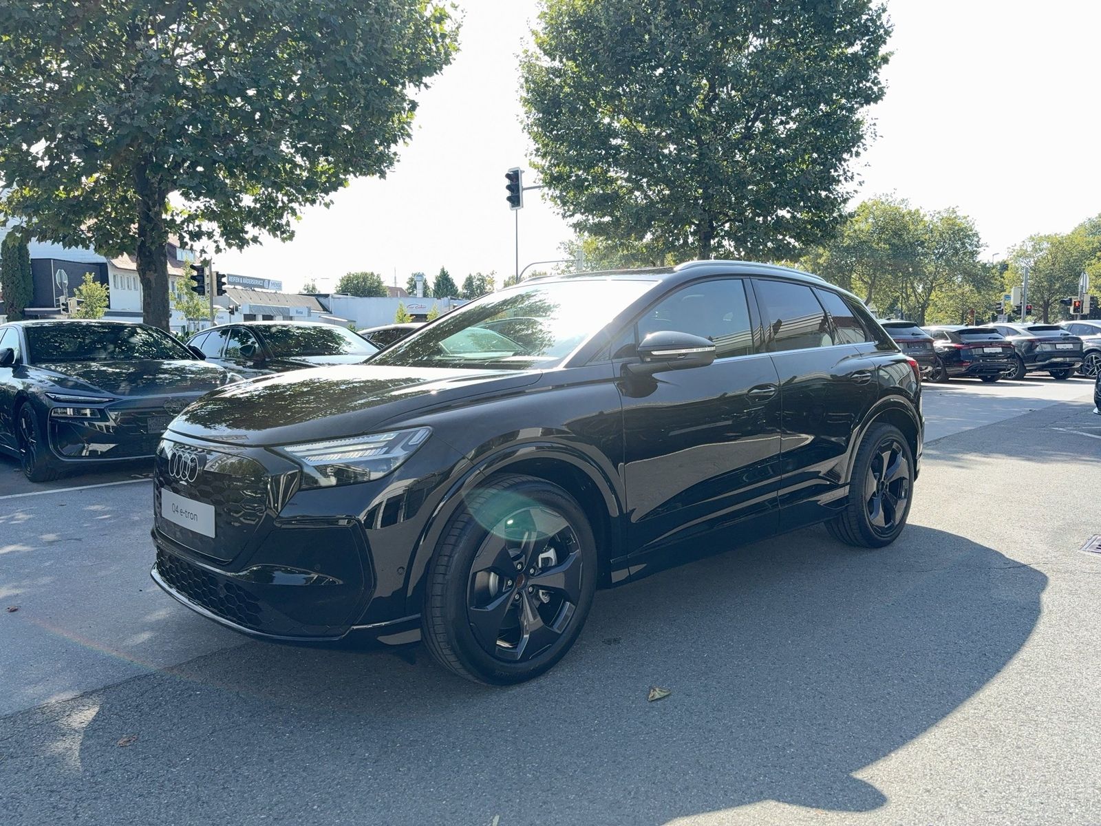 Audi Q4 SUV e-tron 150 kW Sonos AHK HUD Pano SD ACC imagem 2