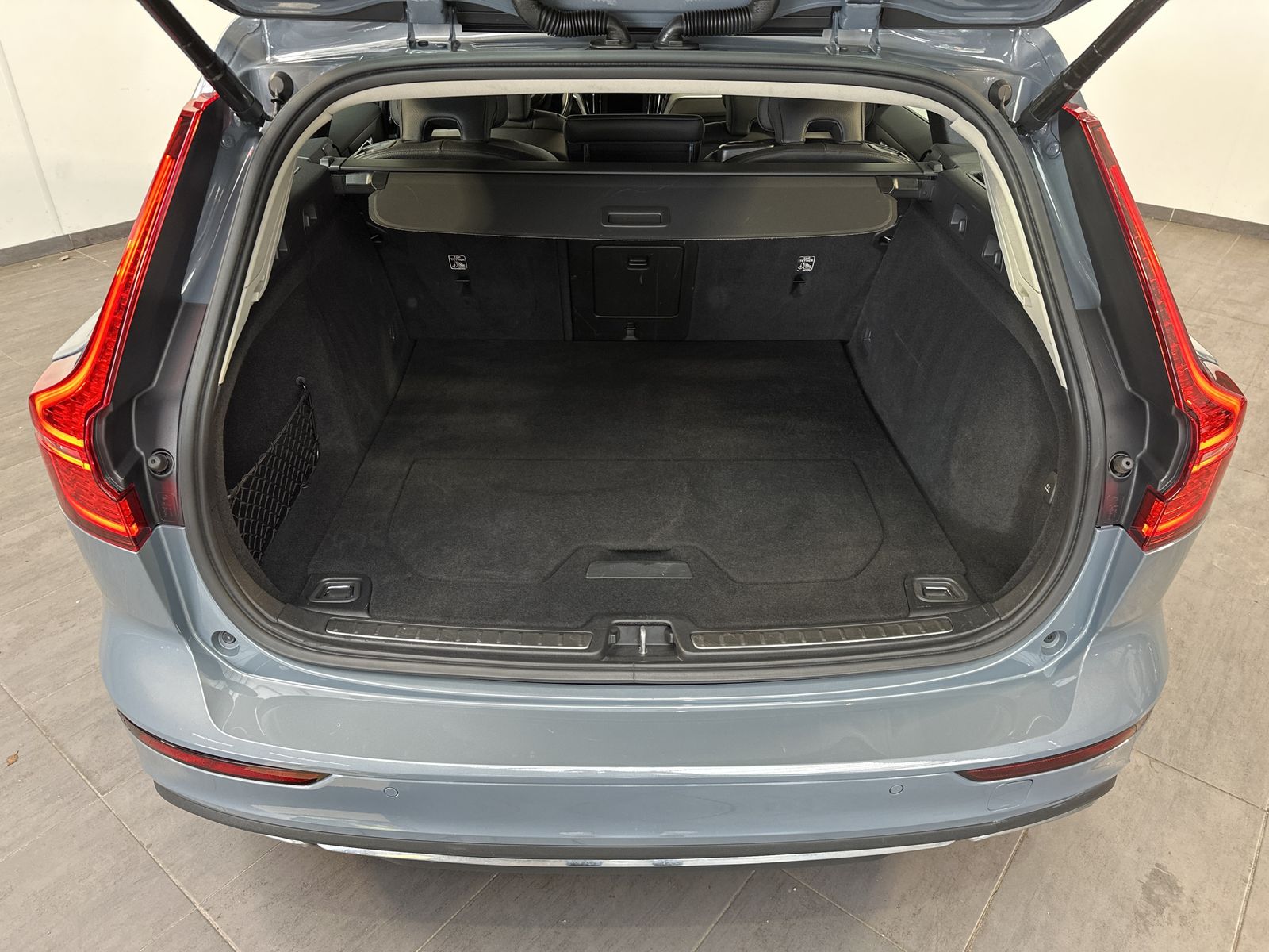 Fahrzeugabbildung Volvo V60 T6 AWD Recharge Inscription NAV+LED+ACC+AHK