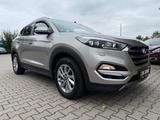 Hyundai TUCSON 2.0 CRDi 100kW Style 4WD AHK 2200kg Navi - : Gold, Geländewagen