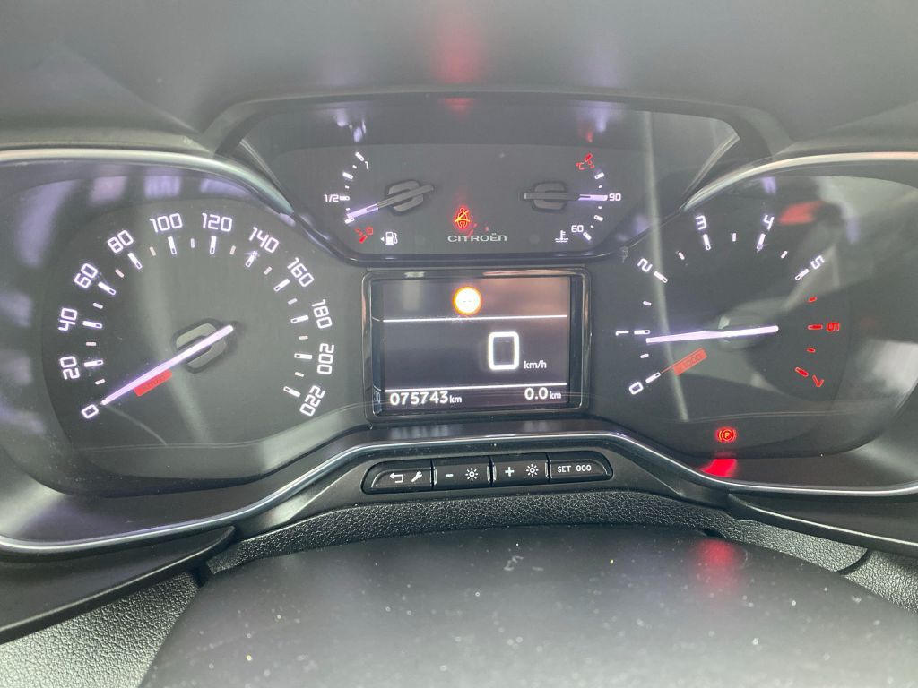 Fahrzeugabbildung Citroën Berlingo XL Benzin 110 FEEL *7-Sitzer*AZV*SHZ*