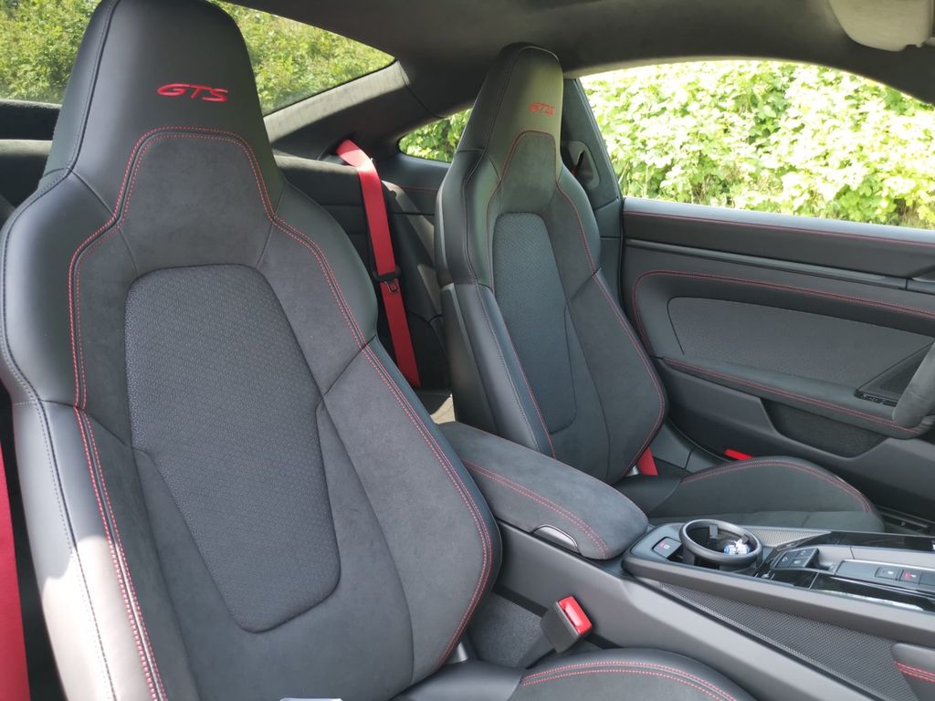 Porsche 911/992 Carrera 4 GTS Coupe T-HYBRID/VOLL/NEW