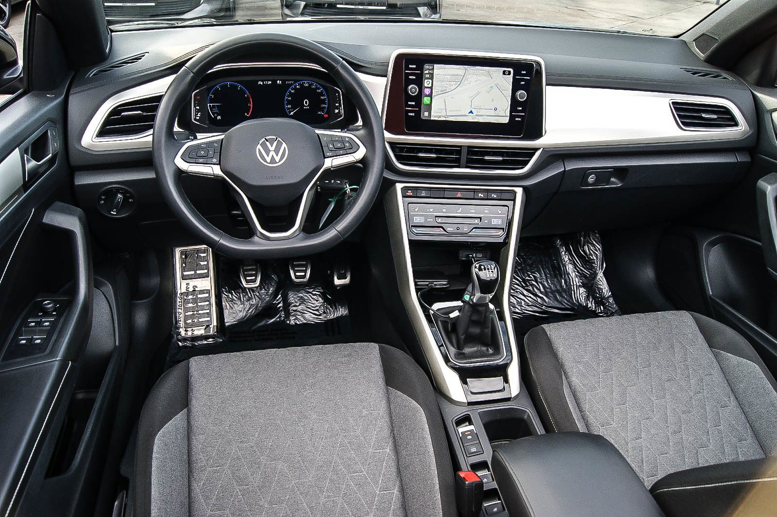 Fahrzeugabbildung Volkswagen T-Roc Cabriolet Move IQ-LIGHT KAMERA E-VERDECK