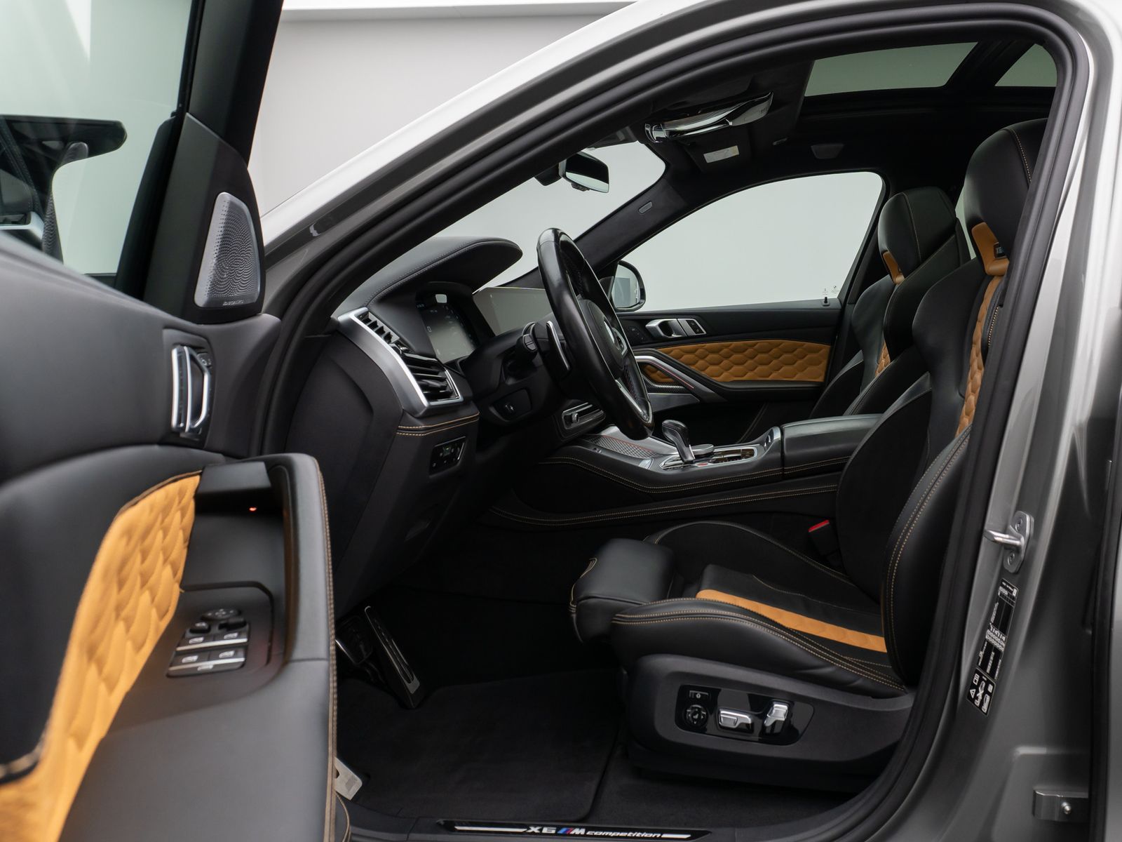Fahrzeugabbildung BMW X6 M Panorama 360°Laser B&W Massage SoftCl AHK