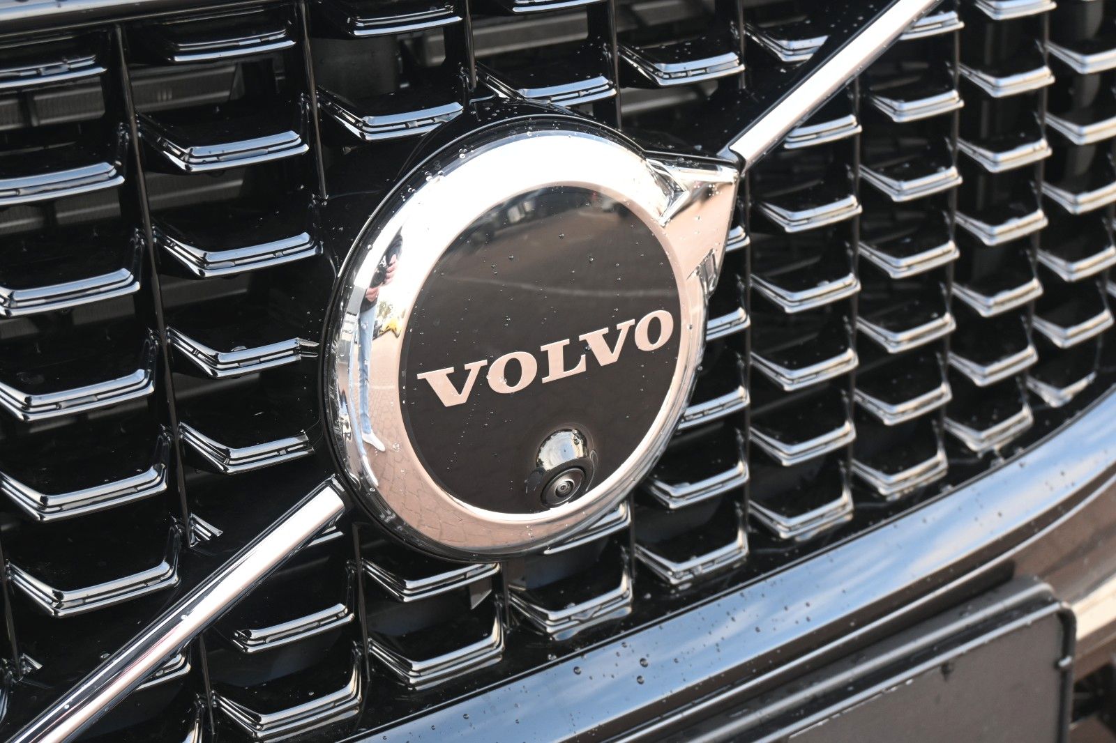 Fahrzeugabbildung Volvo XC60 B5 AWD Plus Dark*H&K*FSHZG*360°*ACC*AHK