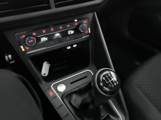 Fahrzeugabbildung Volkswagen Polo 1.0 TSI United NAVI SITZH KAM APP ALLWET