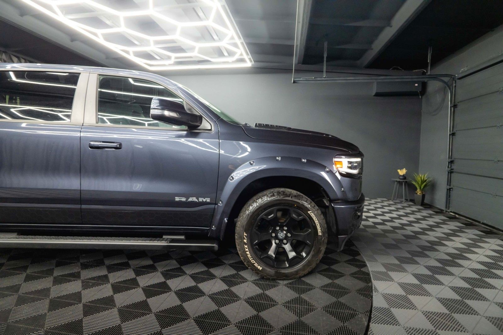 Fahrzeugabbildung Dodge RAM 5.7 V8 HEMI 4x4 OFFROAD Night Limited 19%