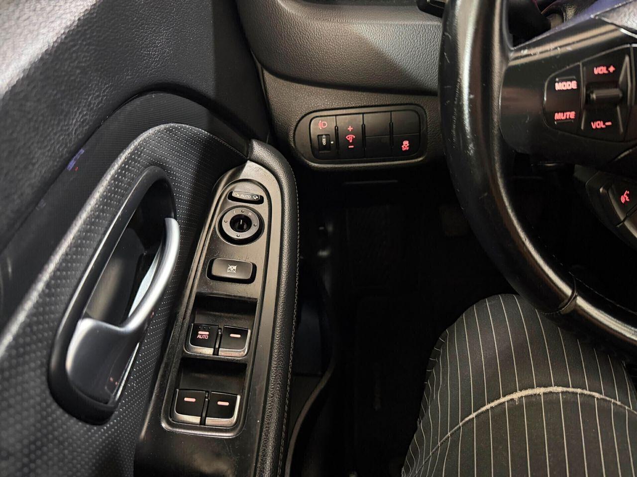 Kia Carens 2014 — photo 9