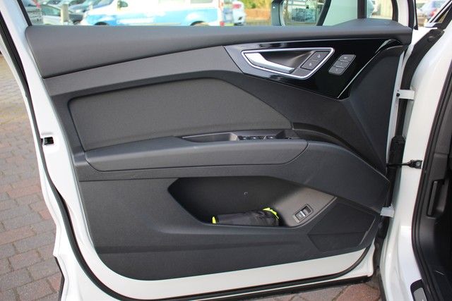 Q4 45 e-tron basis quattro PANO LED RFK