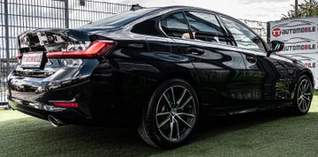Fahrzeugabbildung BMW 330i Lim. Sport Line|KAMERA|AUTOMATIK|DISPLAYKEY