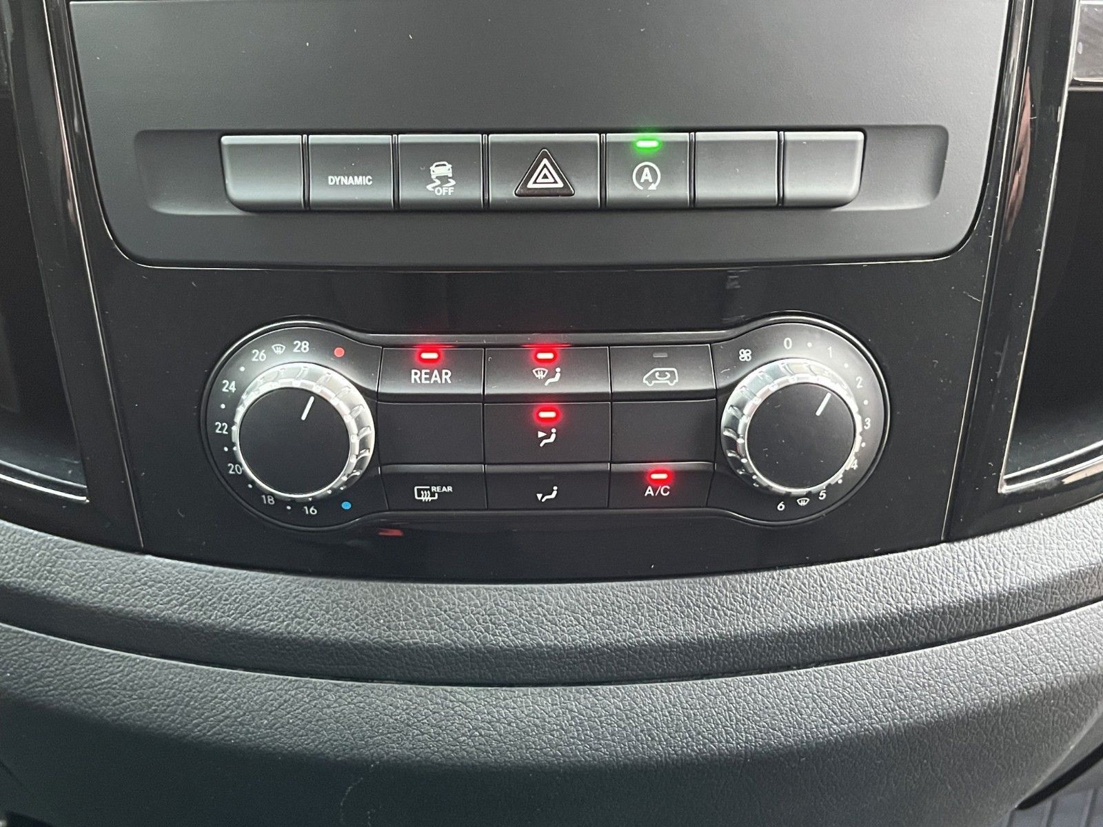 Fahrzeugabbildung Mercedes-Benz Vito 116 Tourer*9G-Automatik*PDC*Temp*9-Sitzer*