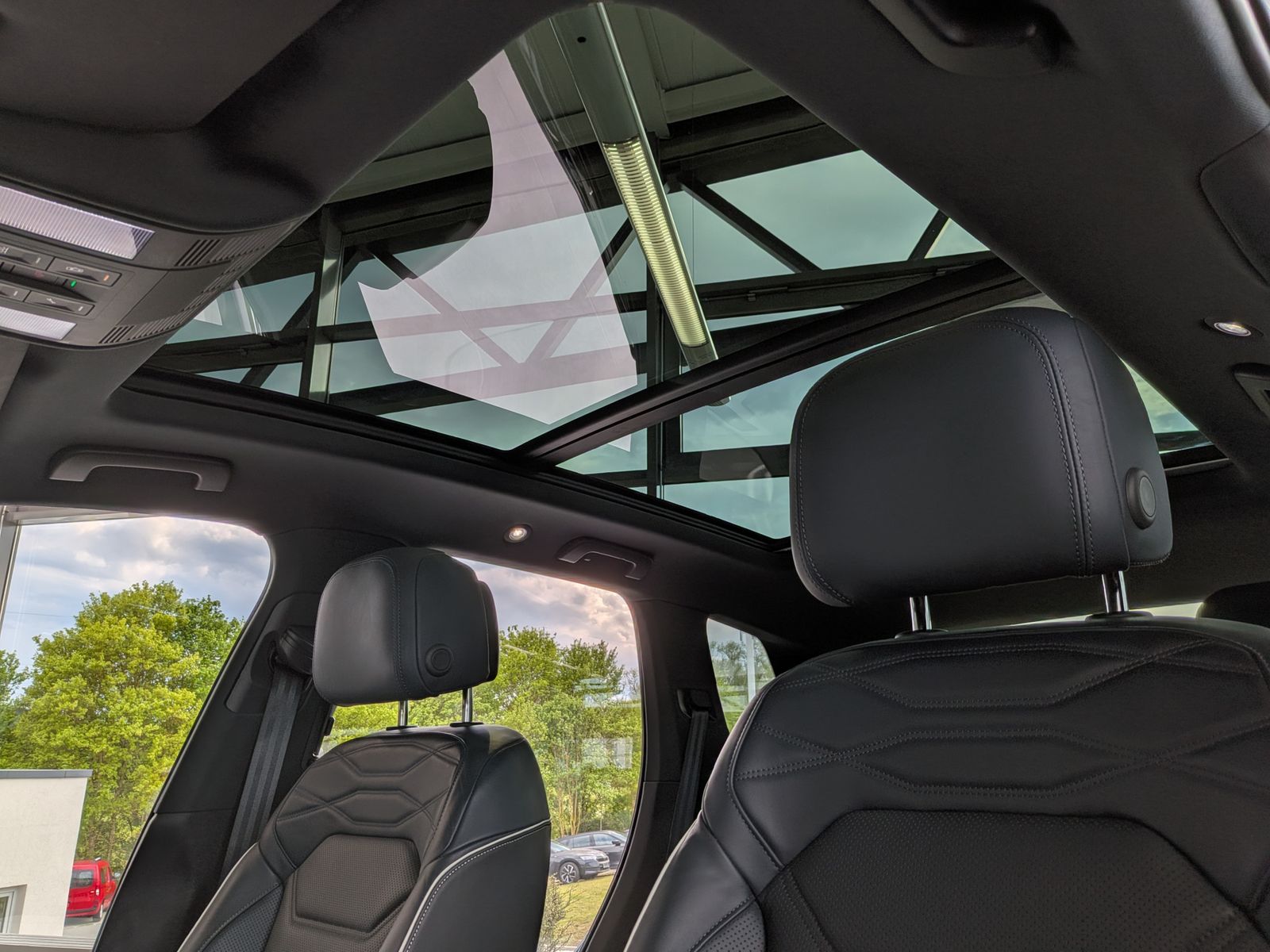Fahrzeugabbildung Volkswagen Touareg 3.0TDI 4M R-Line VOLL Black 22" UPE 114T