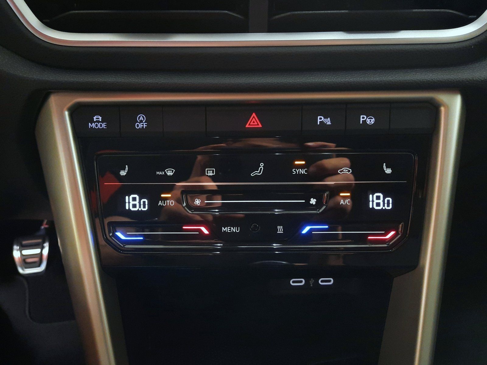 Fahrzeugabbildung Volkswagen T-Roc Move TSI *Standhzg*Cam*Navi*PDC*LED*ACC*