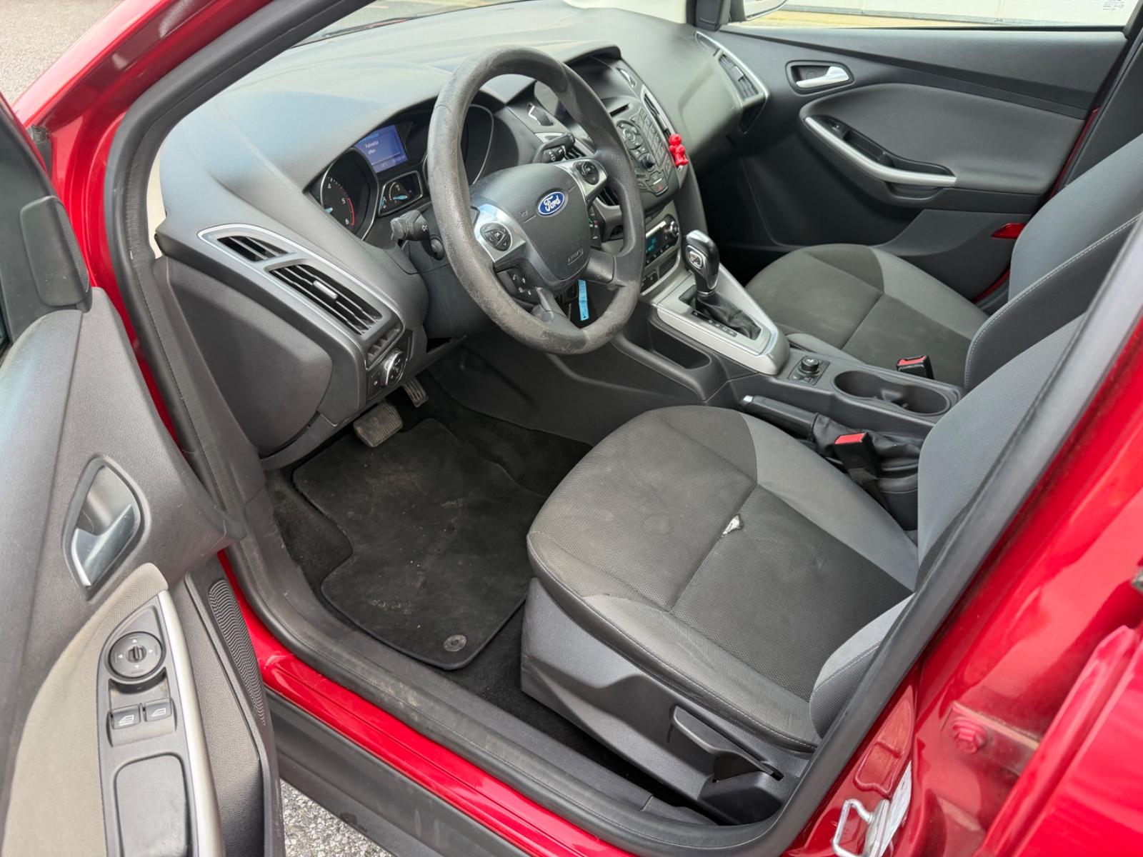 Ford Focus 2012 — photo 9