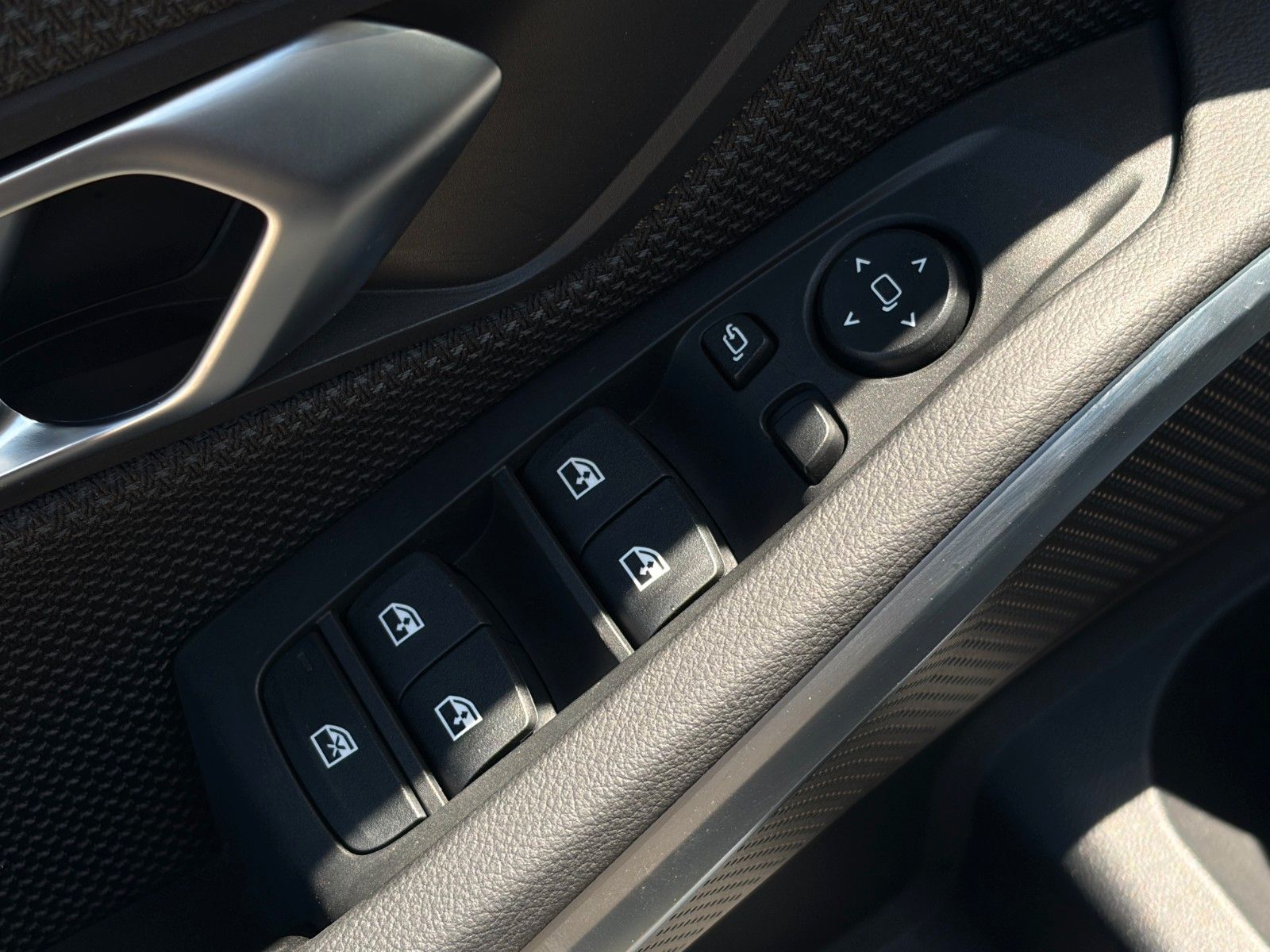 Fahrzeugabbildung BMW 318i Touring CockPit+ Alarm 3Z-Klima Kamera SHZ