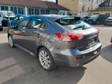 Mitsubishi Lancer Sportback Intense - Mitsubishi Lancer mit Benzin-Antrieb