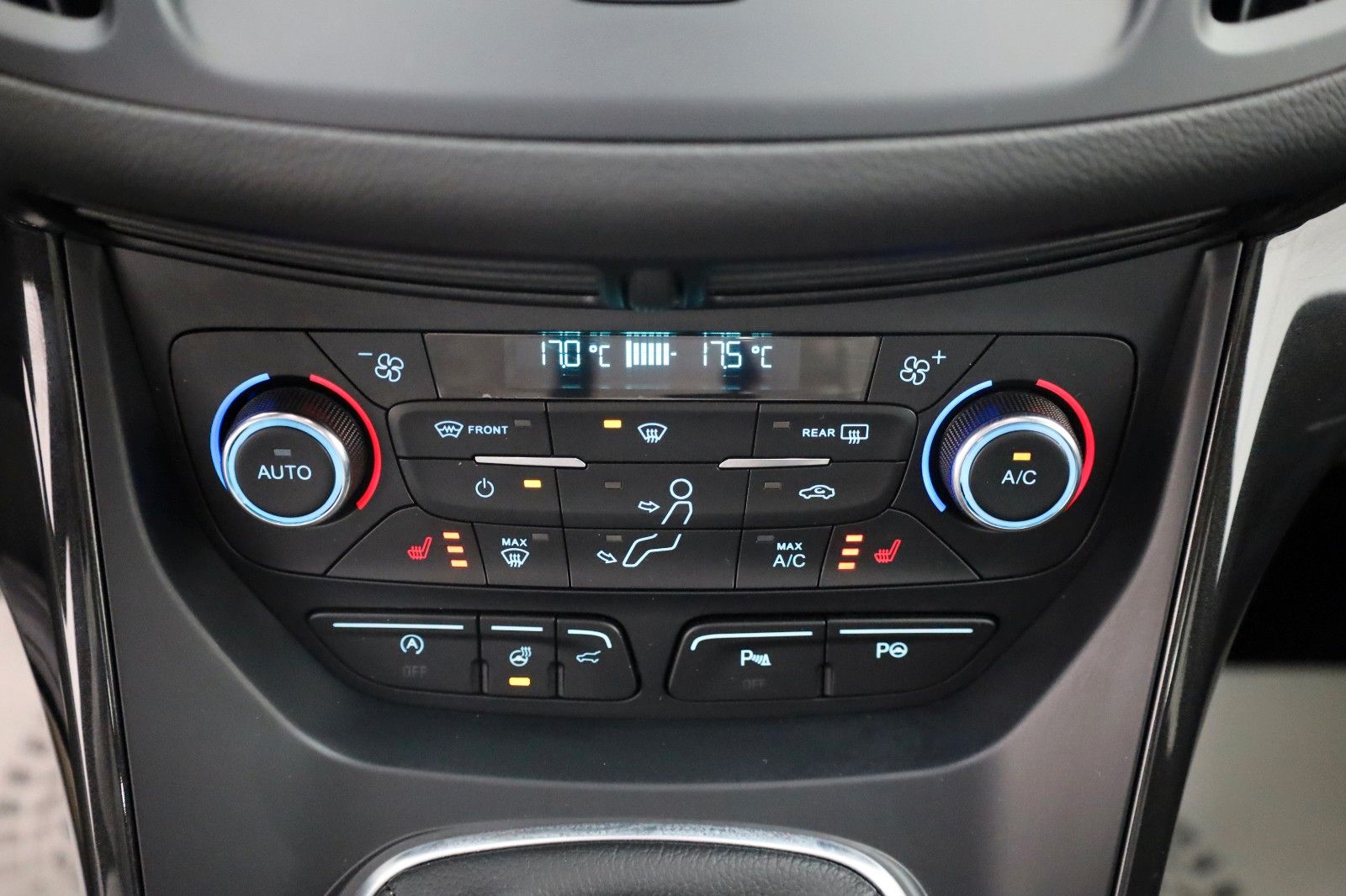 Fahrzeugabbildung Ford Kuga ST-Line T.Leder,Navi,Panorama,Kamera,SH,AHK