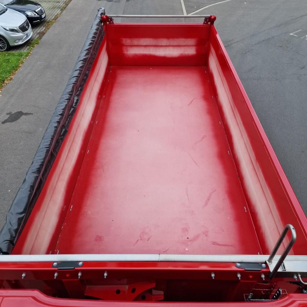 Fahrzeugabbildung Mercedes-Benz Arocs 3246 Meiller Dreiseitenkipper 8x4/4 Navi