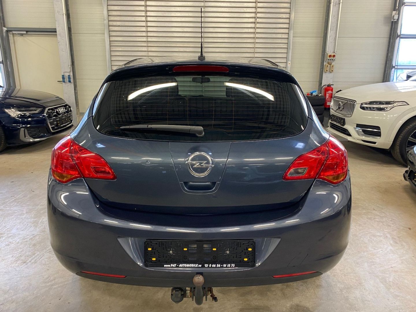 Fahrzeugabbildung Opel Astra J Lim. 5-trg. Edition AHK Klima