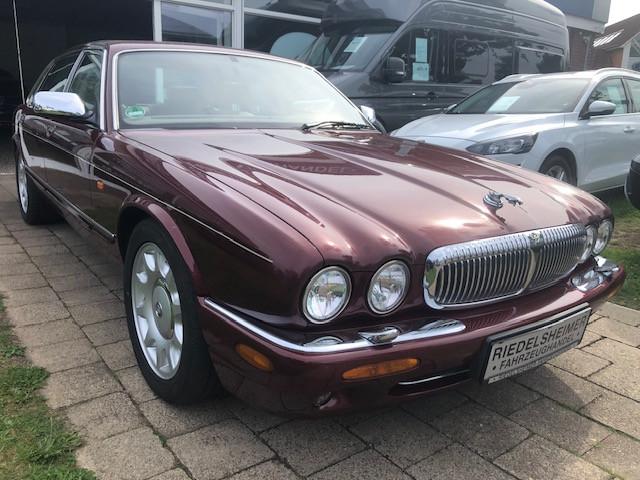 Jaguar Daimler Super V8