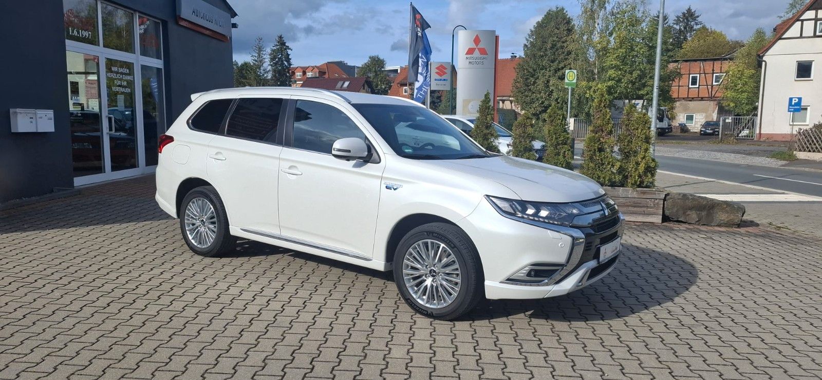 Mitsubishi Outlander 2.4 PLUG-IN HYBRID 4WD Plus Intro imagem 2