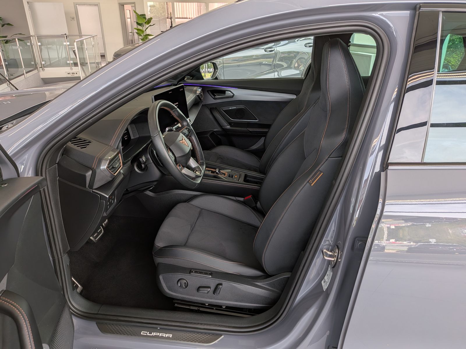 Fahrzeugabbildung CUPRA Formentor 1.5 eTSI Pano Sennh DCC Matrix AHK 19"