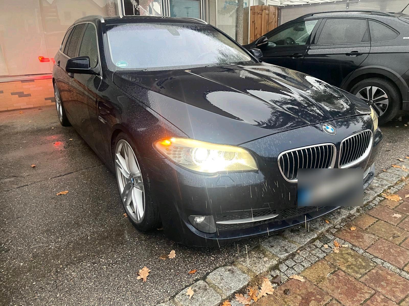 BMW 530 2011 — вигляд ззаду