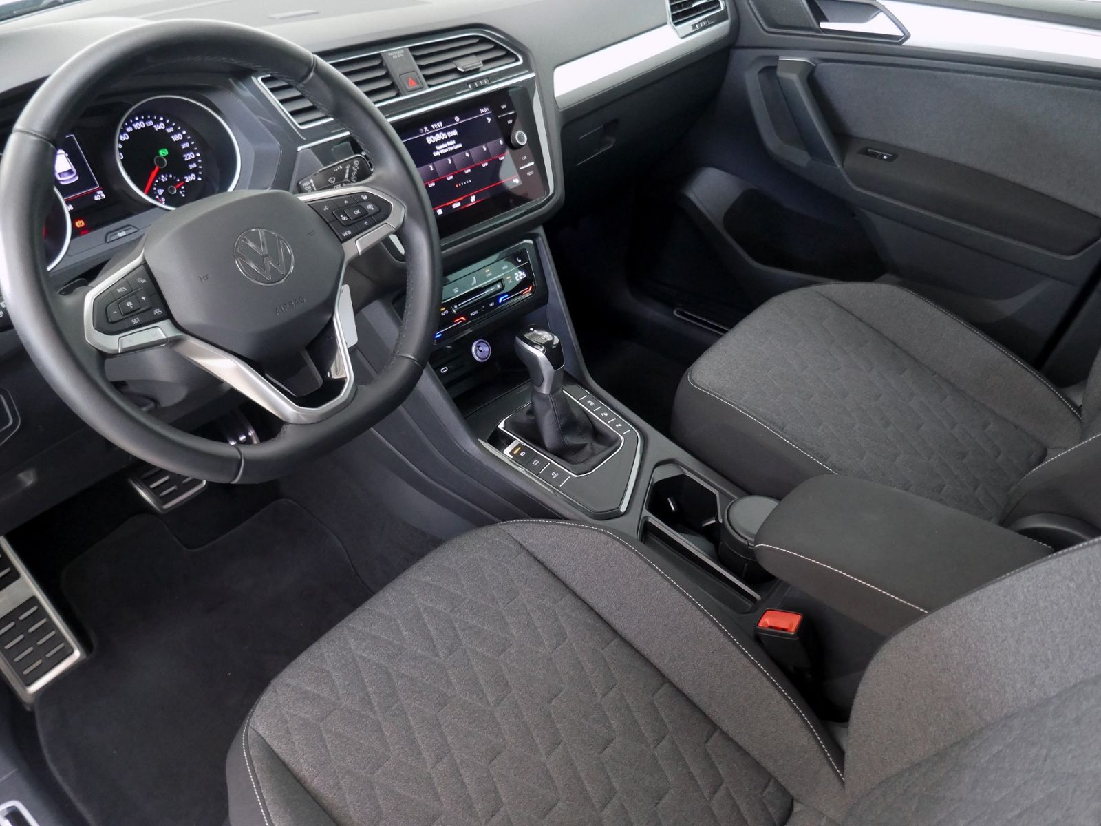 Fahrzeugabbildung Volkswagen Tiguan MOVE 1.5 TSI DSG | LED AHK RFK ACC