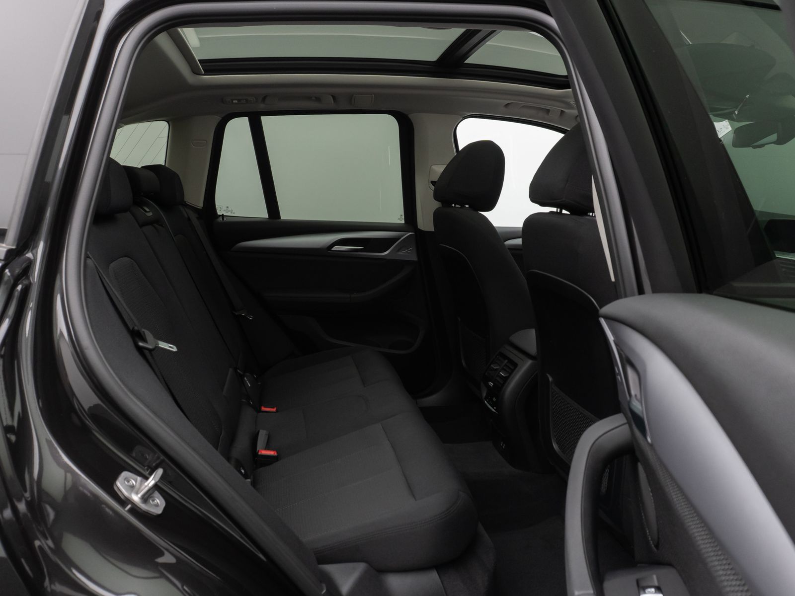 Fahrzeugabbildung BMW X3 xD20d Panorama Kamera DAB HiFi AHK Alarm 19"