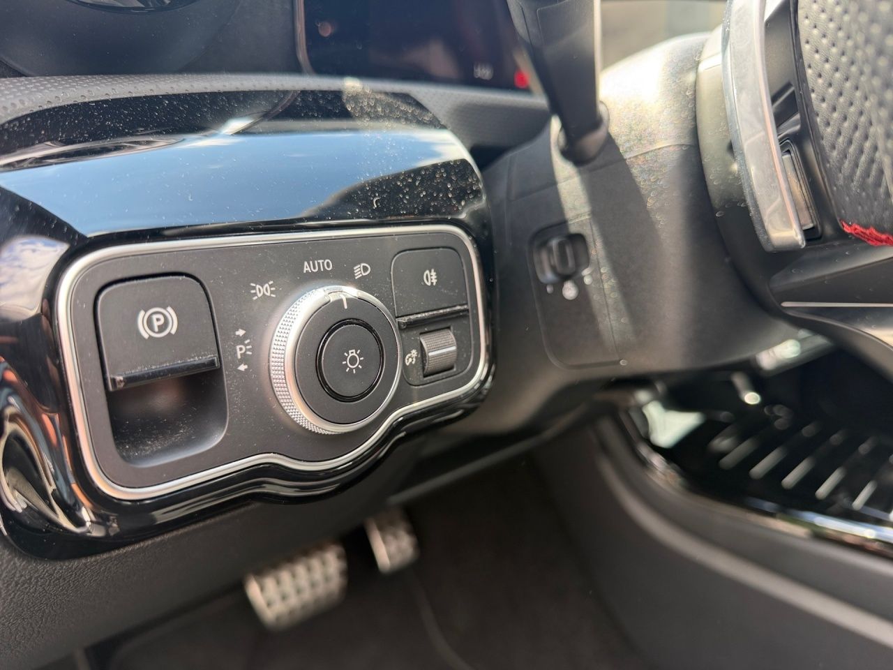 Fahrzeugabbildung Mercedes-Benz A 180 Limousine AMG+NIGHT+KEYLESS+LENKRADHEIZ+
