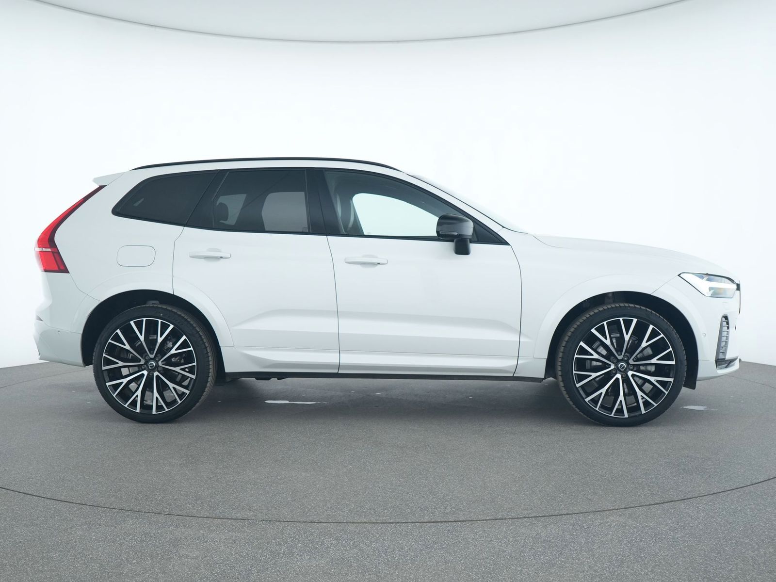 Volvo XC60 R Design 360°|LED|ACC|Kessy|SHZ|Winter-Pake foto 5