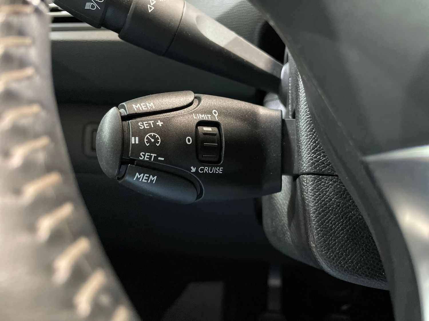 Fahrzeugabbildung Peugeot 308 Allure #LED#Tempomat#PDC#Navi