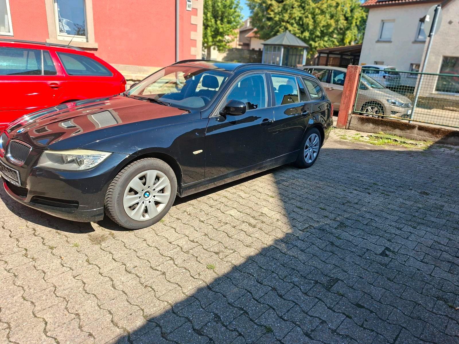 BMW  2010 — interior