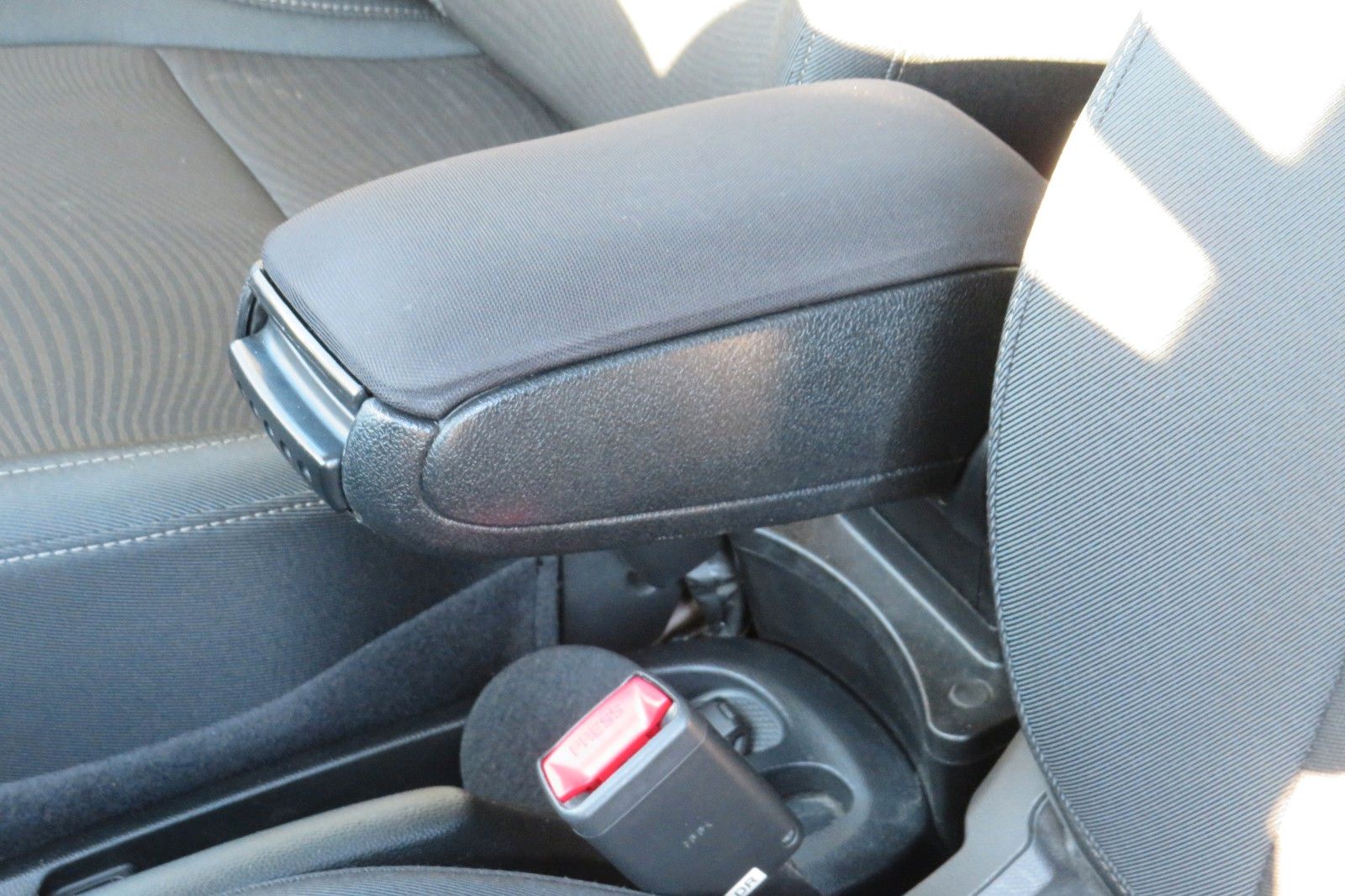 Fahrzeugabbildung Hyundai i10 4-TÜREN KLIMA PDC ALU SCHECKHEFT