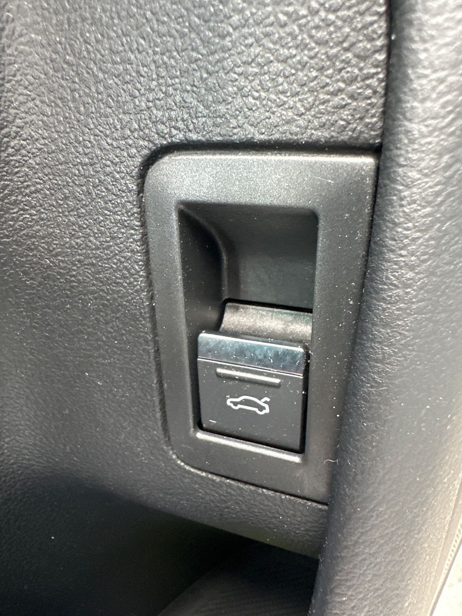 Fahrzeugabbildung Audi A6 Avant 40 TDI S-Line NAV+LED+PANO+AHK+19ZOLL