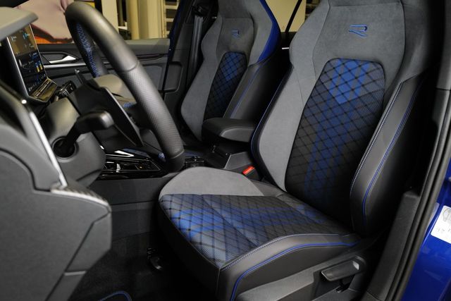 Volkswagen Golf VIII R 4Motion AHK Pano Carbon HKardon 360°