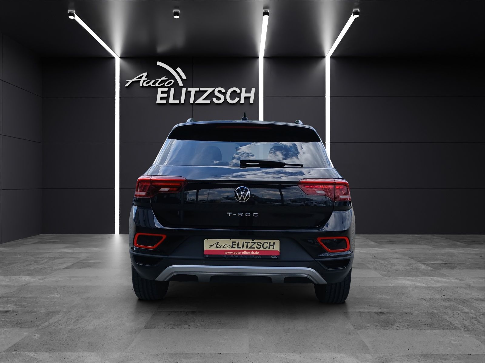 Fahrzeugabbildung Volkswagen T-Roc TSI Life DSG LED AHK Navi AID ACC RFK SH 1