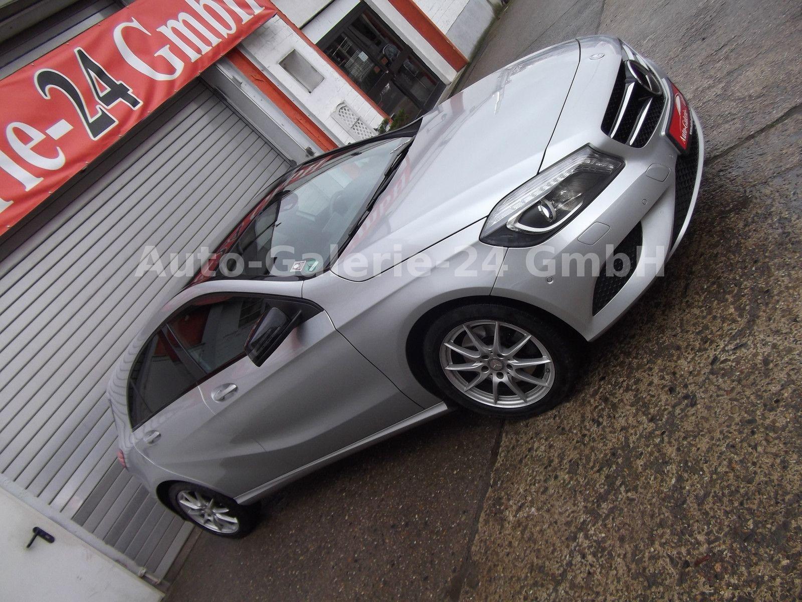 Mercedes-Benz A -Klasse 250 4Matic Autom, Navi, Teilleder